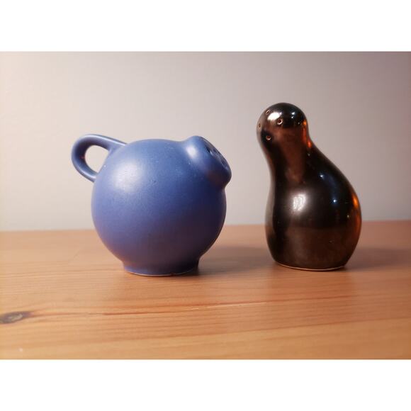 Vintage MCM Eva Zeisel Red Wing Town & Country Modernist SCHMOO S&P Shakers - Picture 1 of 5